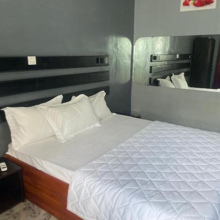 Sunrise Center Bonapriso 111 Hotel Douala Exterior photo